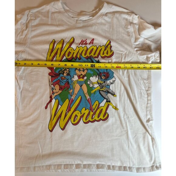 Justice League Womens Graphic Tee XXL "Its A Womans World" Superheroes - Picture 5 of 7